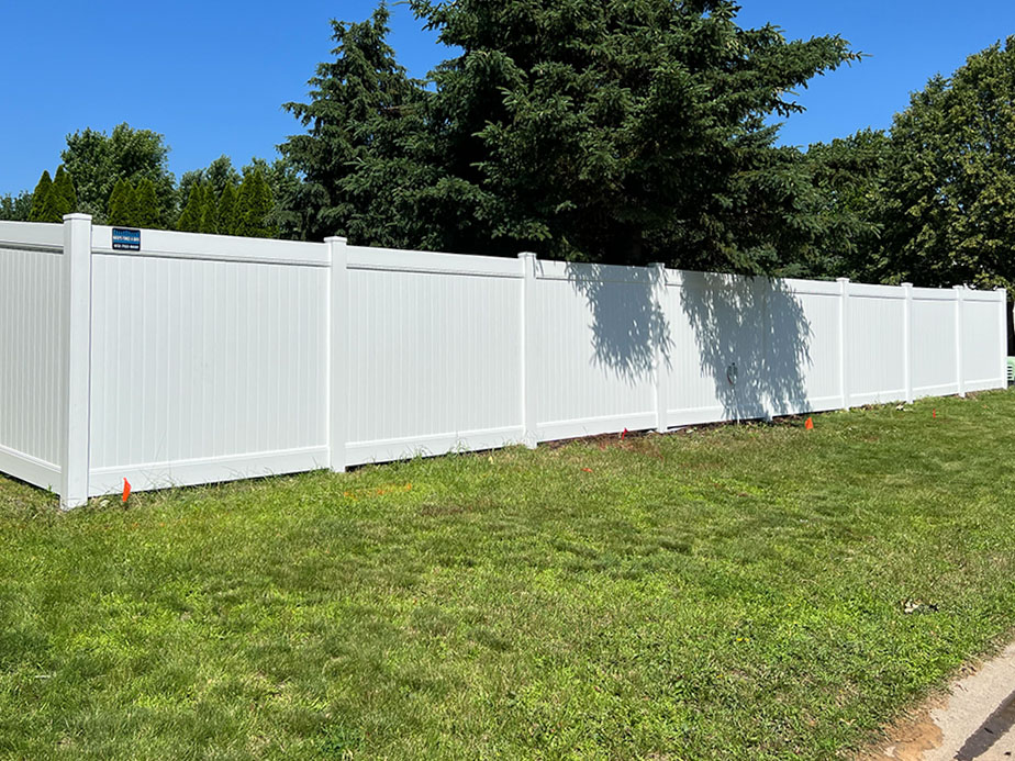Blaine Minnesota vinyl privacy fencing